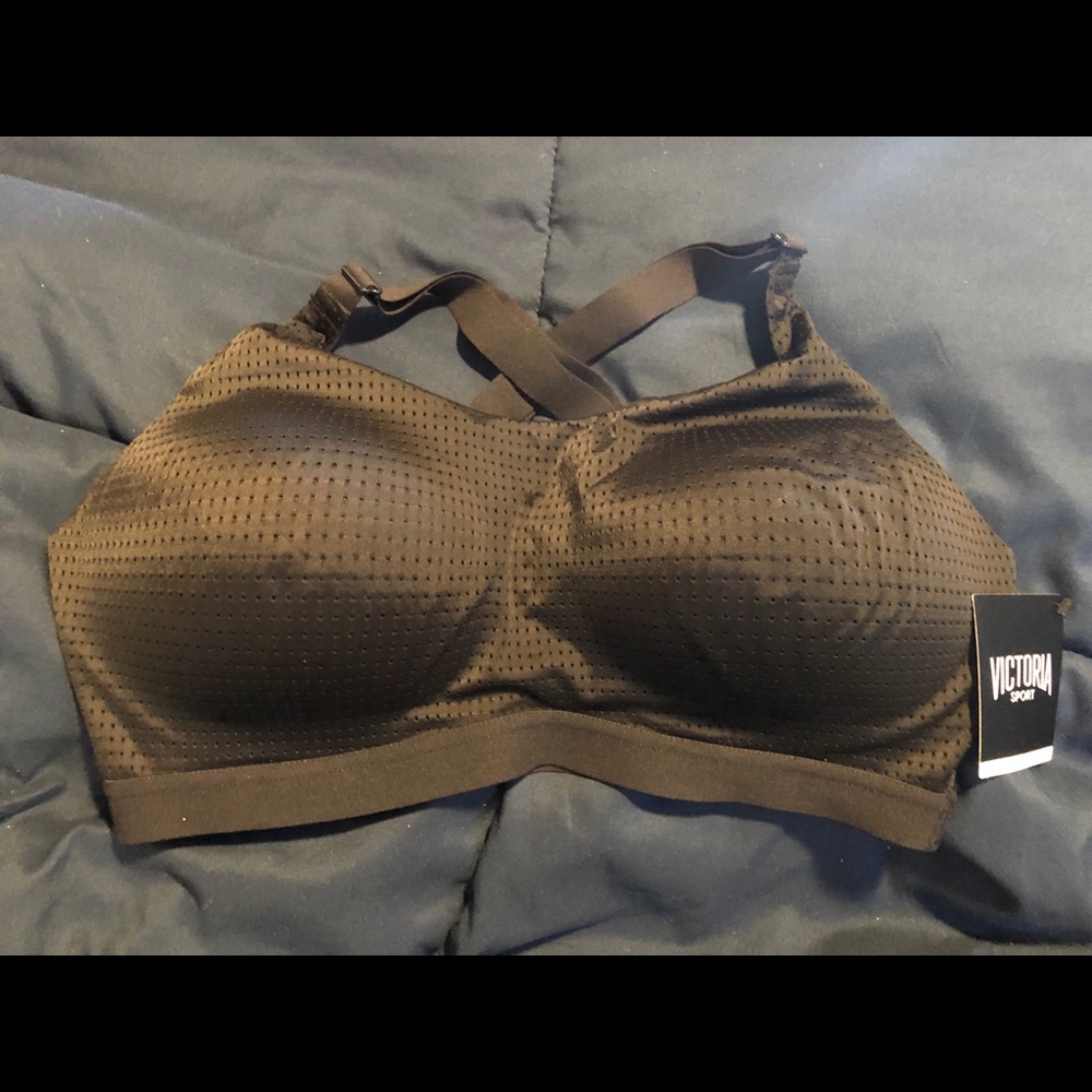 NWT VS lightweight sports bra